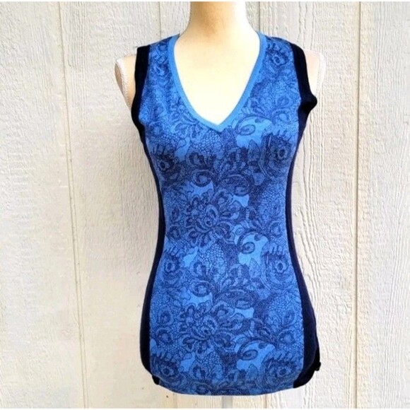 Saks Fifth Avenue silk cashmere blend blue printed vneck tank wmns sz Med - Picture 1 of 5